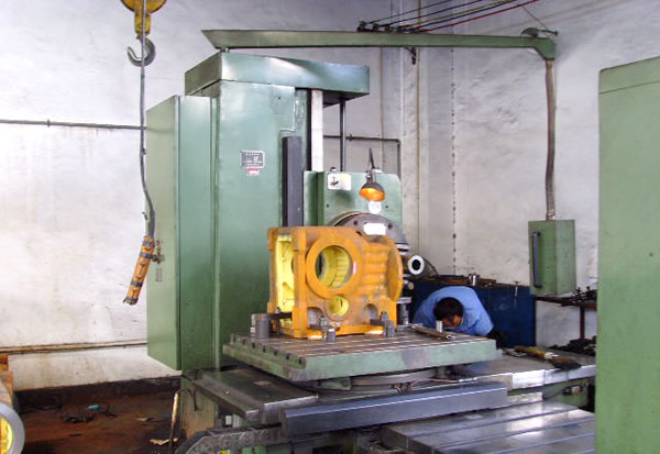 箱體加工設(shè)備-PX6111B臥式數(shù)顯鏜銑床